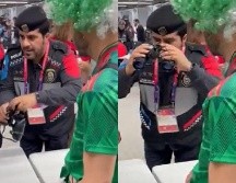 Todo parecía que estaba bien, pero uno de los oficiales se percata del artefacto y le comenta a su compañero que algo tiene en el interior, por lo que recurre a destaparlo y descubre que llevaba algo. ESPECIAL