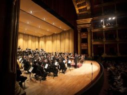 En el concierto de apertura, la OFJ estará dirigida por el maestro José Luis Castillo, la batuta titular de la agrupación desde hace poco más de un año. CORTESÍA / SC Jalisco