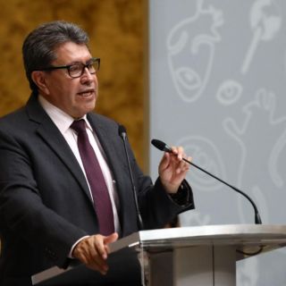 López Obrador pidió que se detenga el dictamen sobre el uso del glifosato, dice Monreal