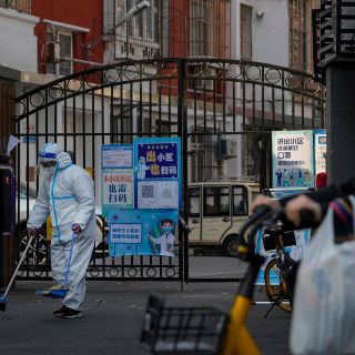 China registra récord de nuevos casos diarios de COVID