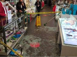 Los ladrones obligaron a los vigilantes a tirarse al piso para luego empezar a romper vitrinas, especialmente del área de telefonía, joyería y de computadoras. SUN/ESPECIAL