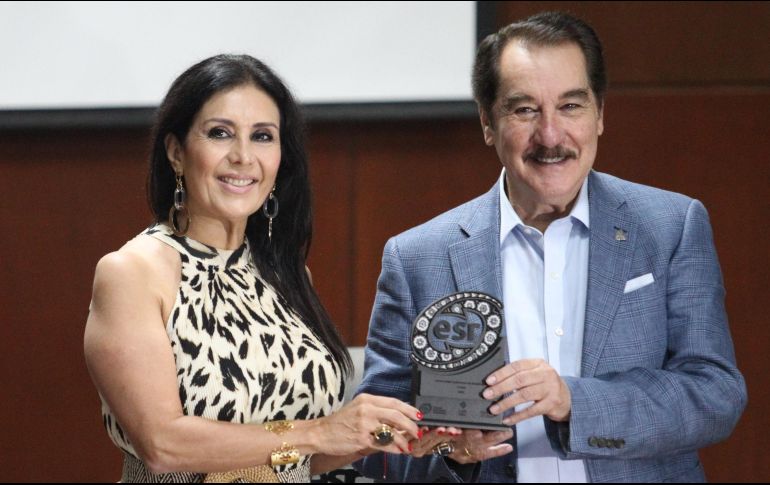 Geraldina Herrera es parte de la empresa familiar Mackech, fundada hace 50 años por su mamá, la señora Geraldina Vega, fabricando joyería de alto diseño con creaciones únicas.