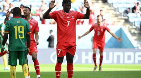 Breel Embolo tuvo una reacción discreta tras anotar el gol del partido, pues es de origen camerunés. AFP/F. Coffrini