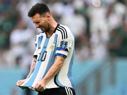 Messi realizó trabajo regenerativo para tratar las diversas molestias físicas que arrastra desde el encuentro de preparación frente a Emiratos Árabes antes de llegar a Qatar. AFP / K. Kudryavtsev