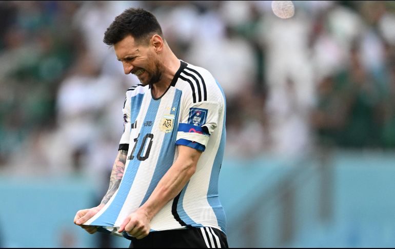 Messi realizó trabajo regenerativo para tratar las diversas molestias físicas que arrastra desde el encuentro de preparación frente a Emiratos Árabes antes de llegar a Qatar. AFP / K. Kudryavtsev