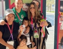 Sandra de la Vega publicó una imagen junto a su esposo Andrés Guardado, sus hijos y la niñera. INSTAGRAM / sandradlv