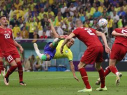 Richarlison se estrenó con doblete, uno de los goles de tijera, en mundiales. AFP / A. Dennis