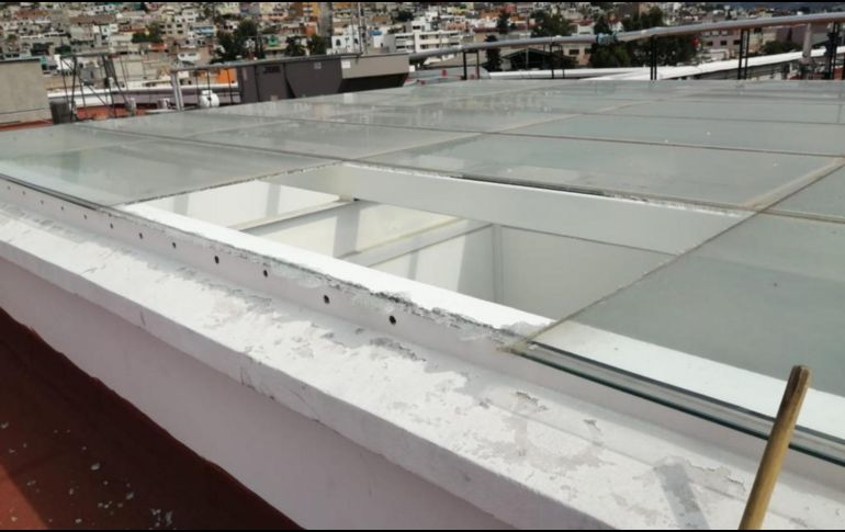 Cuatro personas resultaron heridas tras el desplome del cristal de un domo. TWITTER/@JoelSanRadar
