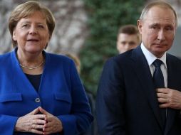 El presidente Putin conversaba con su entonces homóloga Merkel en alemán, puesto que él había sido un funcionario de la KGB en la otrora Alemania Oriental. GETTY IMAGES