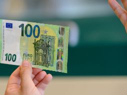 La moneda única se cambió en una banda de fluctuación entre 1.0355 y 1.0428 dólares.  AFP/ ARCHIVO