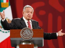 López Obrador advierte a los medios de comunicación, de forma sarcástica, que se pasará lista en la marcha que encabezará el próximo domingo 27 de noviembre, por su cuarto año de gobierno. EFE / I. Esquivel