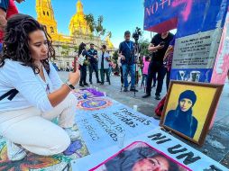 Familias y colectivos se reunieron en el Antimonumenta de Plaza de Armas, en el Centro de Guadalajara. EL INFORMADOR/ ARTURO NAVARRO