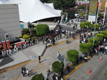 Pese a la manifestación, las actividades dentro de la Expo Guadalajara continúan con normalidad. EL INFORMADOR / A. Navarro