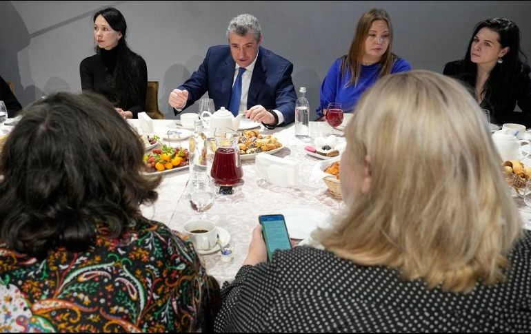Leonid Slutsky se reunió con las madres de los soldados movilizados para la guerra en Ucrania. AP/D. Lovetsky
