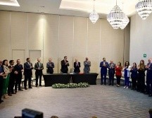 Los participantes firmaron este sábado en México un acuerdo para liberar tres mil millones de dólares bloqueados por sanciones. SUN/G. Espinosa