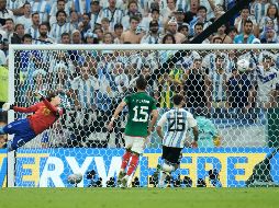 Pese a su buena actuación contra la escuadra de Polonia, Guillermo Ochoa no pudo detener al equipo argentino. AP/H. Ammar