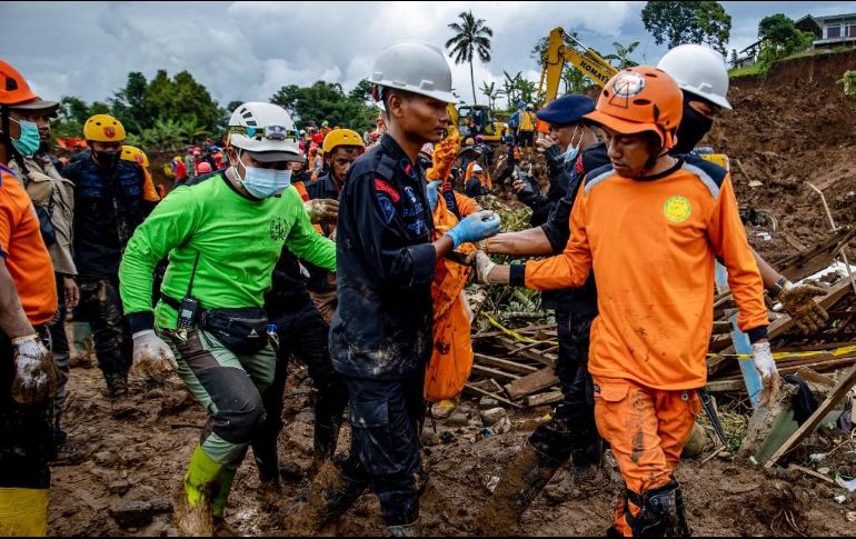 Este sismo de magnitud 5.6 poco profundo causó muchos destrozos en el oeste de Java. AFP / M. Agung Wilis
