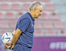 Tite decidirá hasta última hora quienes sustituirán a Neymar y Danilo. EFE/ M. Divisek