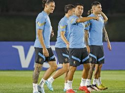 Luis Suárez  (centro) y el ataque uruguayo quedaron a deber en el debut frente a Corea del Sur y hoy tendrán una prueba todavía más complicada. EFE/ R. Jiménez