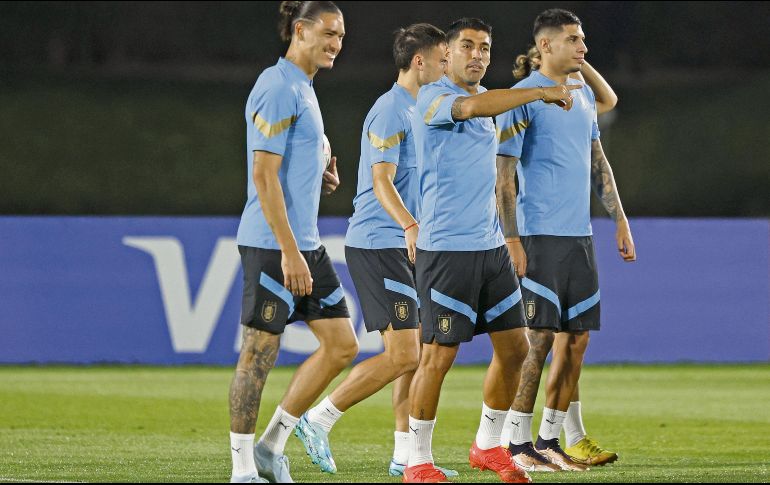 Luis Suárez  (centro) y el ataque uruguayo quedaron a deber en el debut frente a Corea del Sur y hoy tendrán una prueba todavía más complicada. EFE/ R. Jiménez
