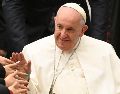 Sobre las mujeres que no pueden ser sacerdotes, el Papa lo reduce a un problema teológico en el que confluyen el "principio petrino, el de la ministerialidad" y el "principio mariano, el de la mujer en la Iglesia". EFE / M. Brambatti