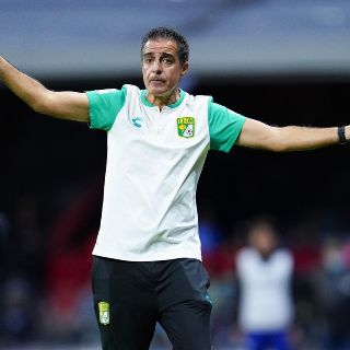 León se queda sin entrenador