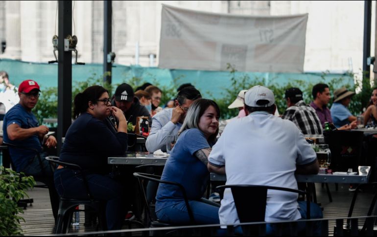 La imagen ha causado la indignación de los usuarios, quienes han compartido otras historias parecidas condenando las actitudes de los clientes. EL INFORMADOR / ARCHIVO