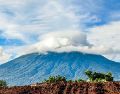El volcán de San Miguel, también conocido como Volcán Chaparrastique, tiene una altura de dos mil 130 metros y está entre los seis más activos de El Salvador. TWITTER / @@ComunicacionSV