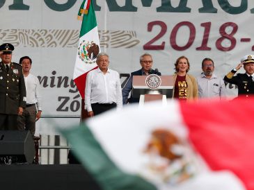 "Mi propuesta sería llamarle humanismo mexicano, porque tenemos que formar un distintivo", declara López Obrador. EFE / M. Guzmán