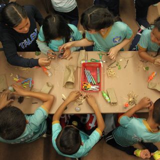 ¡Con teatro y talleres viven la fiesta literaria en FIL Niños!