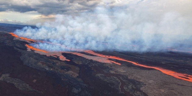 Hawaii: The World’s Largest Volcano Erupts