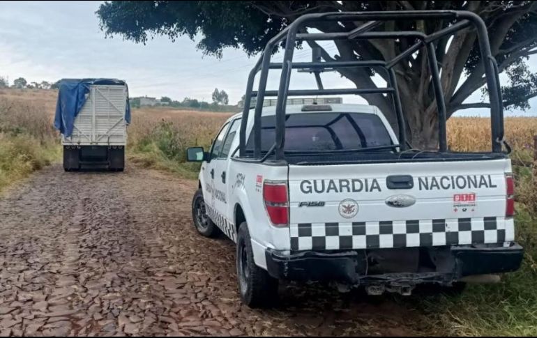 Elementos de la Guardia Nacional, dieron con el paradero del combustible al realizar un recorrido de rutina en las inmediaciones de los poblados Salto de Coyotes y Las Venadas. ESPECIAL