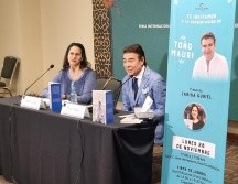 Conmovido hasta las lágrimas, Toño estuvo le estuvo contando a la audiencia de varios momentos clave que hay en su libro. EL INFORMADOR / K. Esparza