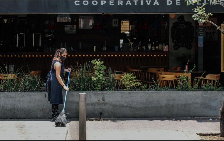 Entre los sectores dónde se generó la mayor cantidad de empleos destacan los servicios con 788.5 mil plazas, seguido de la industria con 157.8 mil puestos menos, mientras que en la agricultura se crearon 37.9 mil puestos. EL INFORMADOR / ARCHIVO