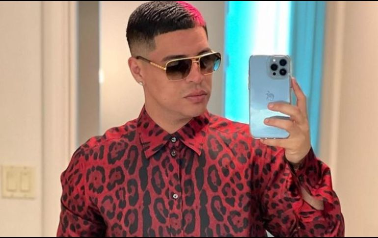 Eduin asegura que por su salud, le recomendaron bajarle a la tomadera.  INSTAGRAM / @eduincaz