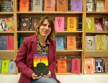 “Isla partida’ es una novela que me llevó mucho tiempo escribir, me costaba mucho entender la forma del libro, de cómo iba a retratar un momento de crisis, ese pensamiento desdoblado y descoyuntado de la protagonista que tiene todo un bagaje autobiográfico”. EL INFORMADOR / C. Zepeda