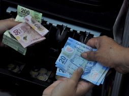 En su cuenta de Twitter, la SHCP hizo ver la fortaleza de nuestra moneda en comparación con otras divisas. NTX / ARCHIVO