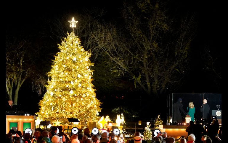 La ceremonia de encendido se ha realizado año tras año, atrayendo a una multitud a Washington, con pocas excepciones durante épocas de guerra o tragedias nacionales. AP/A. Brandon
