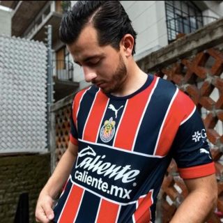 ¿A gastar el aguinaldo? Chivas presenta jersey azulgrana