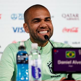 Dani Alves responde a críticas por jugar en la Liga MX