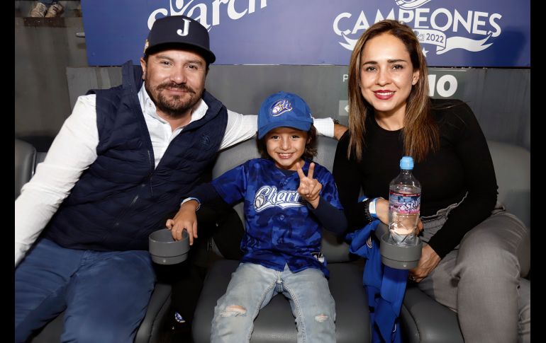 Antonio Gutiérrez, Nico Gutiérrez y Diana Mendoza. GENTE BIEN JALISCO/Claudio Jimeno