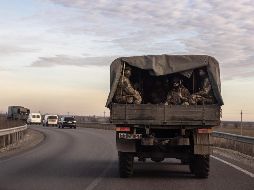 Rusia y Ucrania intercambiaron este jueves 50 prisioneros de guerra de cada bando. EFE/R. Pilipey