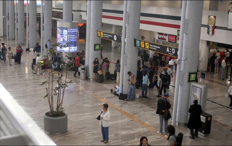 Los usuarios han externado que tienen hasta una hora esperando que las condiciones climatológicas cambien para poder volar. NTX / ARCHIVO