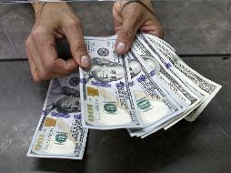 Dólar promedia en 19.57 pesos a la venta este viernes. EL INFORMADOR / Archivo