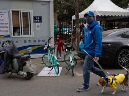 En China más de 396 mil personas han sido aisladas y se encuentran en observación médica por ser portadores asintomáticos del virus, entre las que alrededor de mil 780 proceden de otros países. AP/ N. H Guan