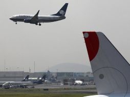 El aeropuerto capitalino informa que después del fenómeno meteorológico, que ya se disipó, se regularizaron operaciones de aterrizaje y despegue. AP / ARCHIVO