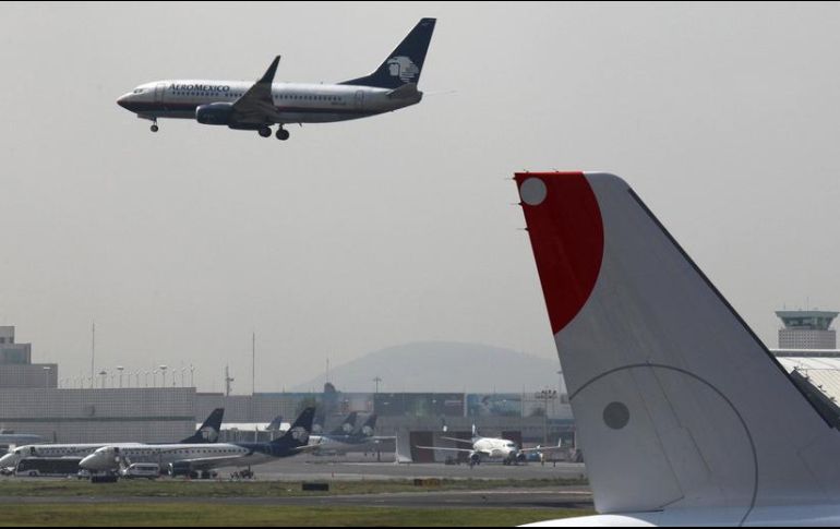 El aeropuerto capitalino informa que después del fenómeno meteorológico, que ya se disipó, se regularizaron operaciones de aterrizaje y despegue. AP / ARCHIVO