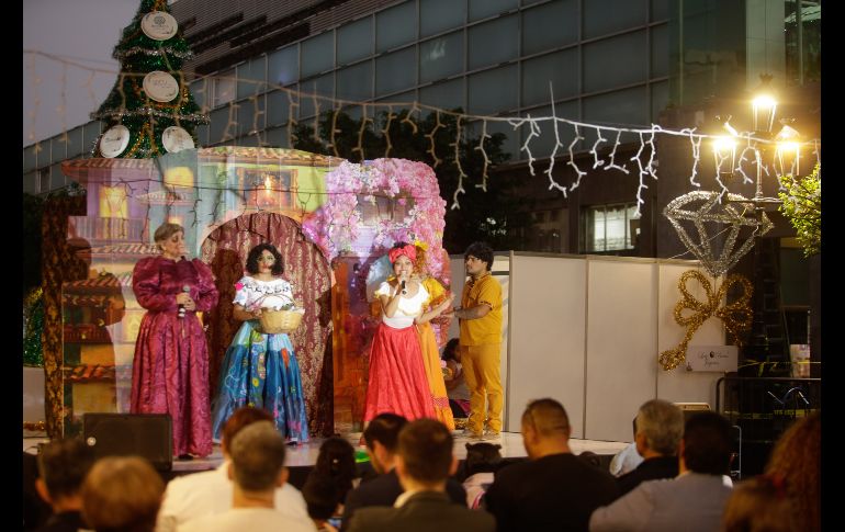 Afuera del Magno Centro Joyero llevaron a cabo el evento Brillante Navidad. EL INFORMADOR/ CARLOS ZEPEDA