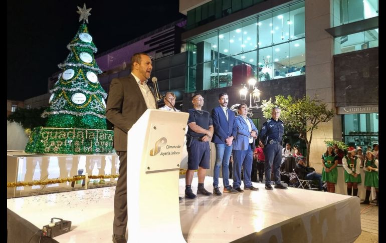 Afuera del Magno Centro Joyero llevaron a cabo el evento Brillante Navidad. EL INFORMADOR/ CARLOS ZEPEDA