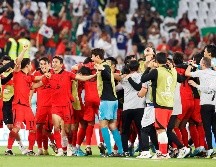Corea del Sur logró su pase a los octavos de final en el segundo lugar con 4 puntos y enfrentará a la selección de Brasil el próximo lunes 5 de diciembre a las 13:00 horas tiempo de México. EFE / R. Yongrit
